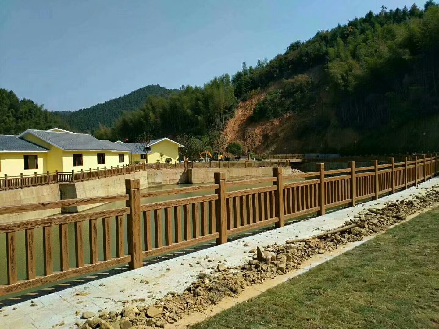 1.8米國標（biāo）仿（fǎng）木護欄 (7).jpg