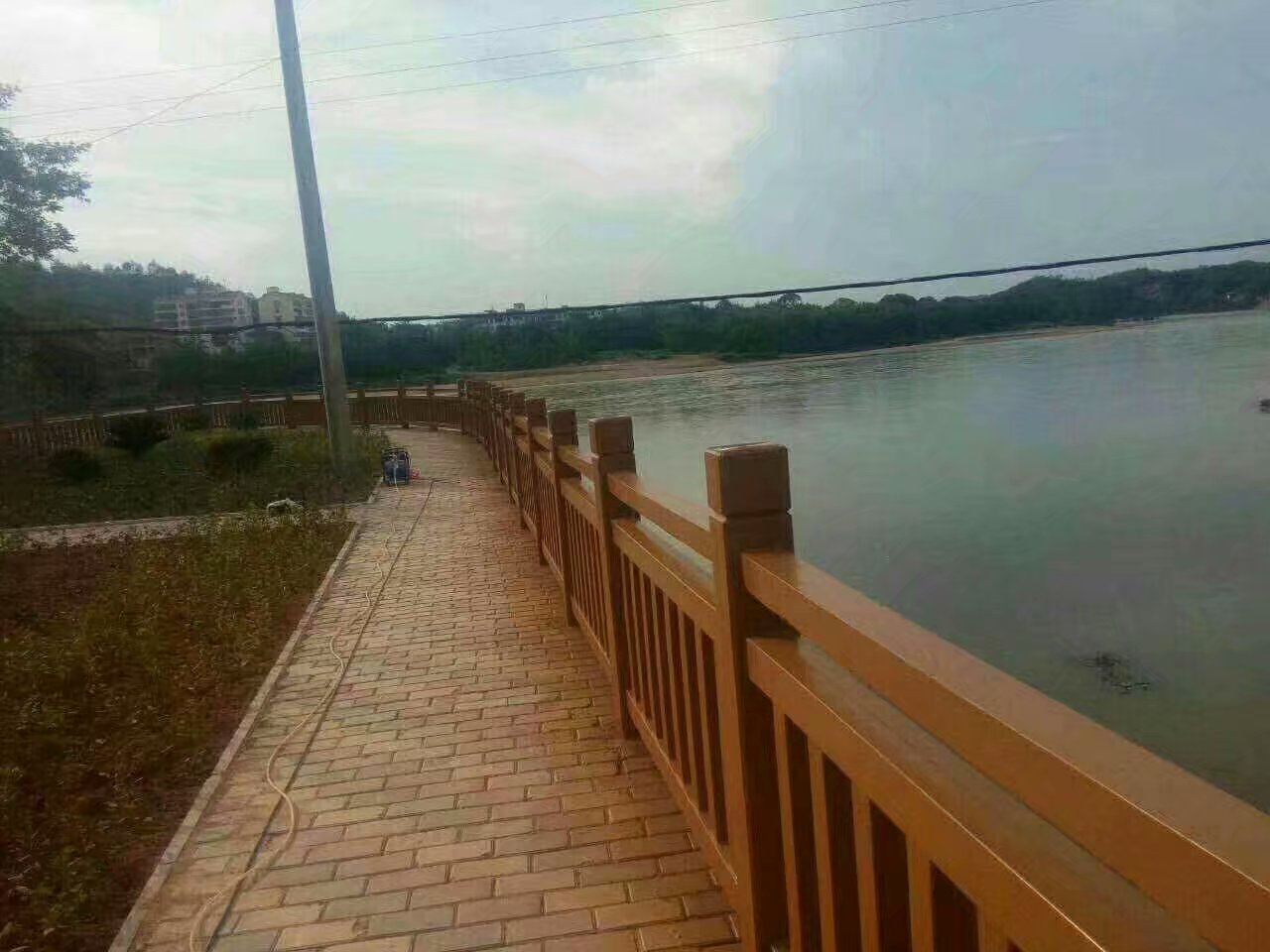 1.8米國標仿木護欄（lán） (1).jpg