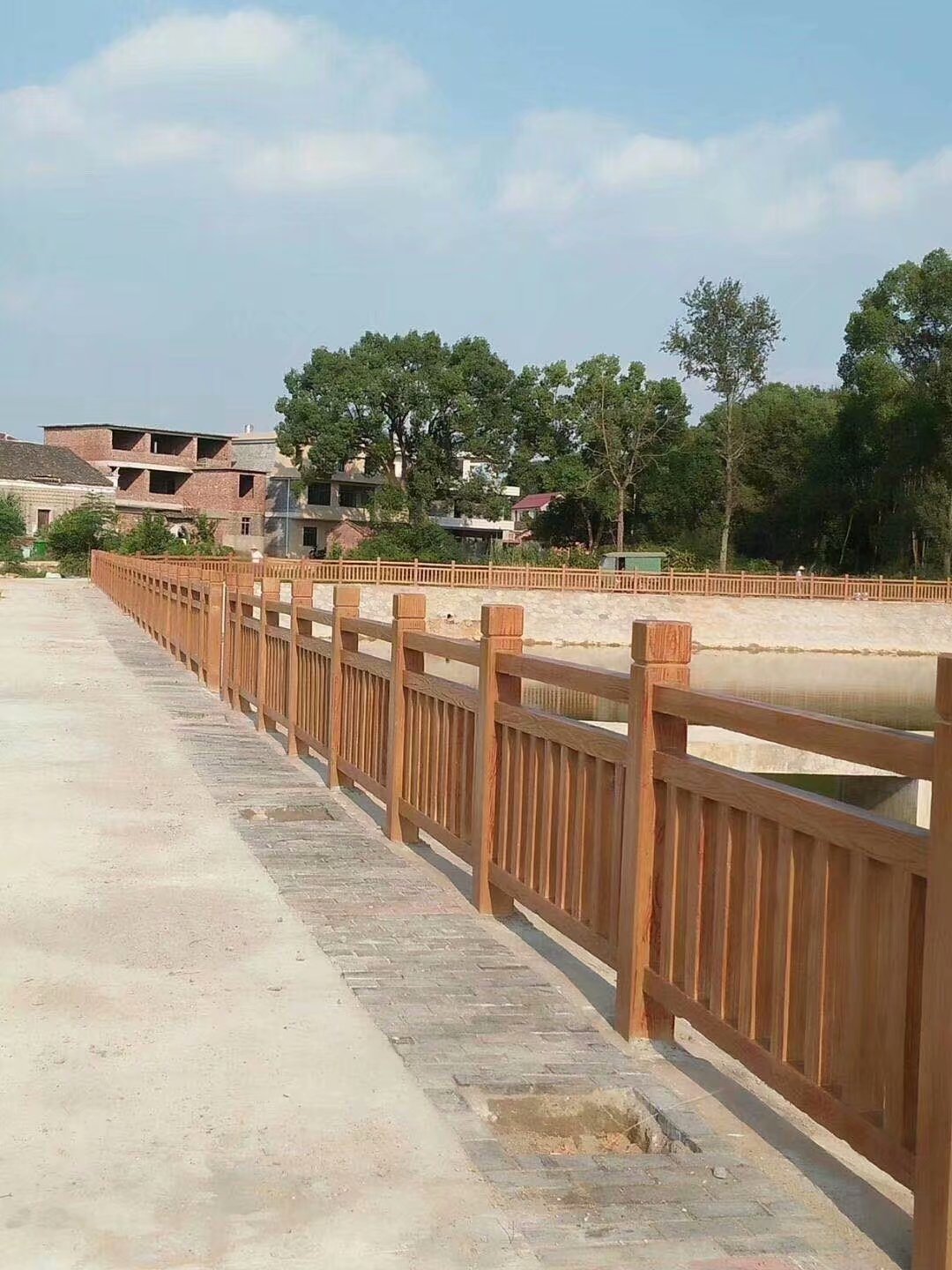 1.8米國標仿木護欄（lán） (4).jpg