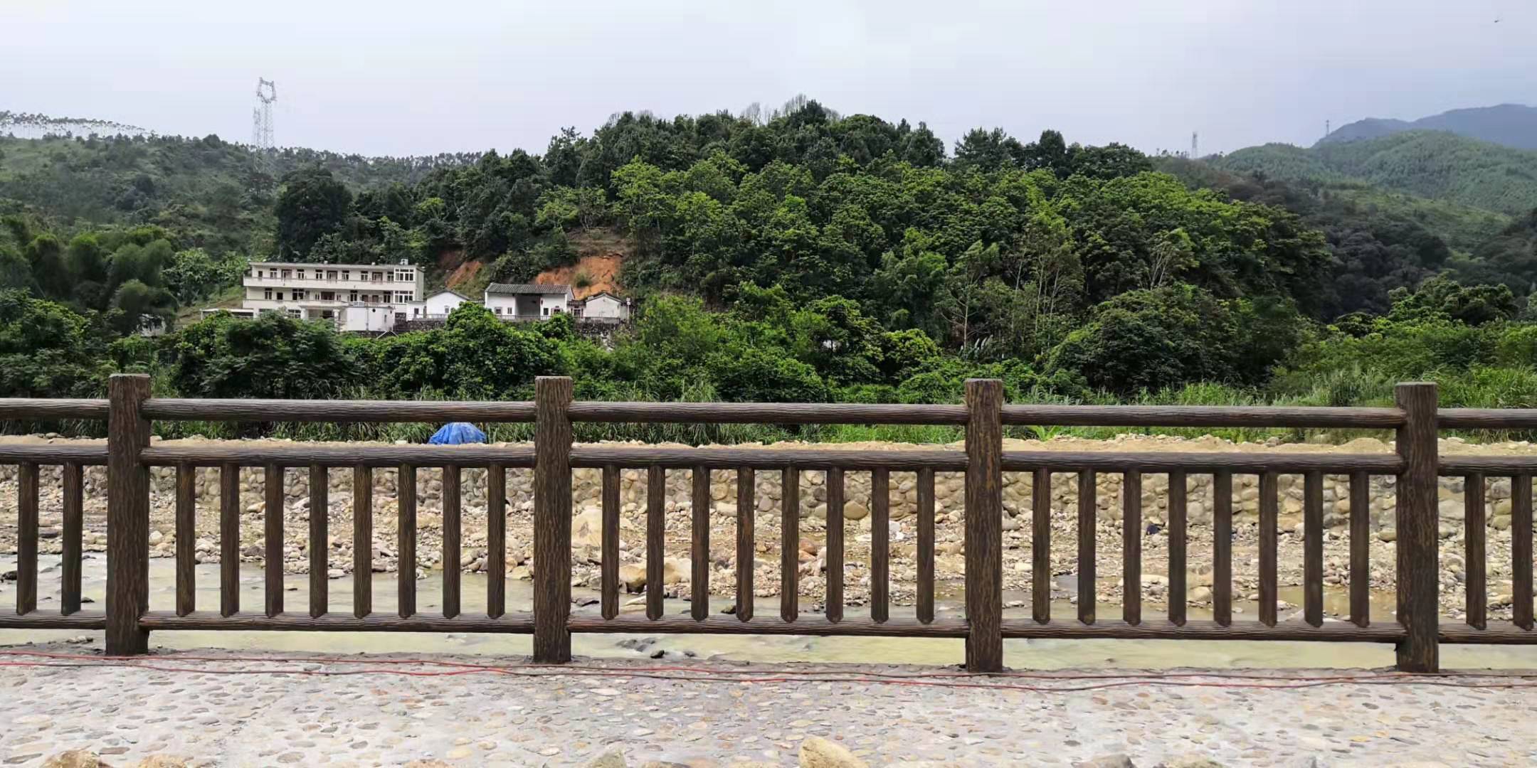 1.8米梯狀仿樹皮護欄 (10).jpg