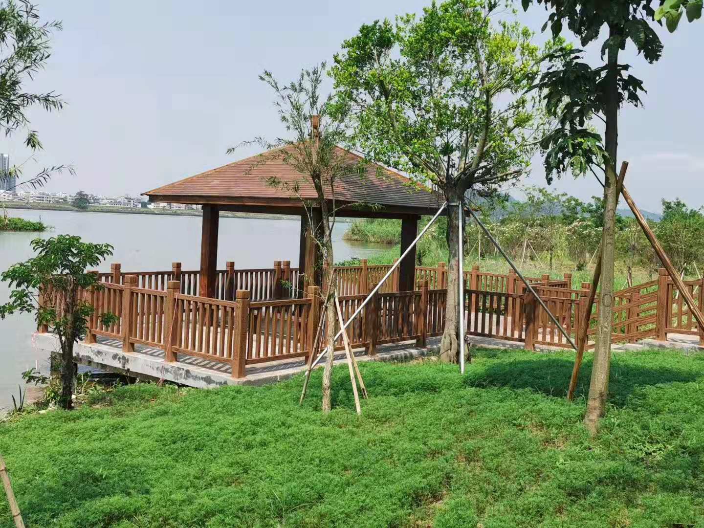 欄板（bǎn）款仿木護欄 (6).jpg